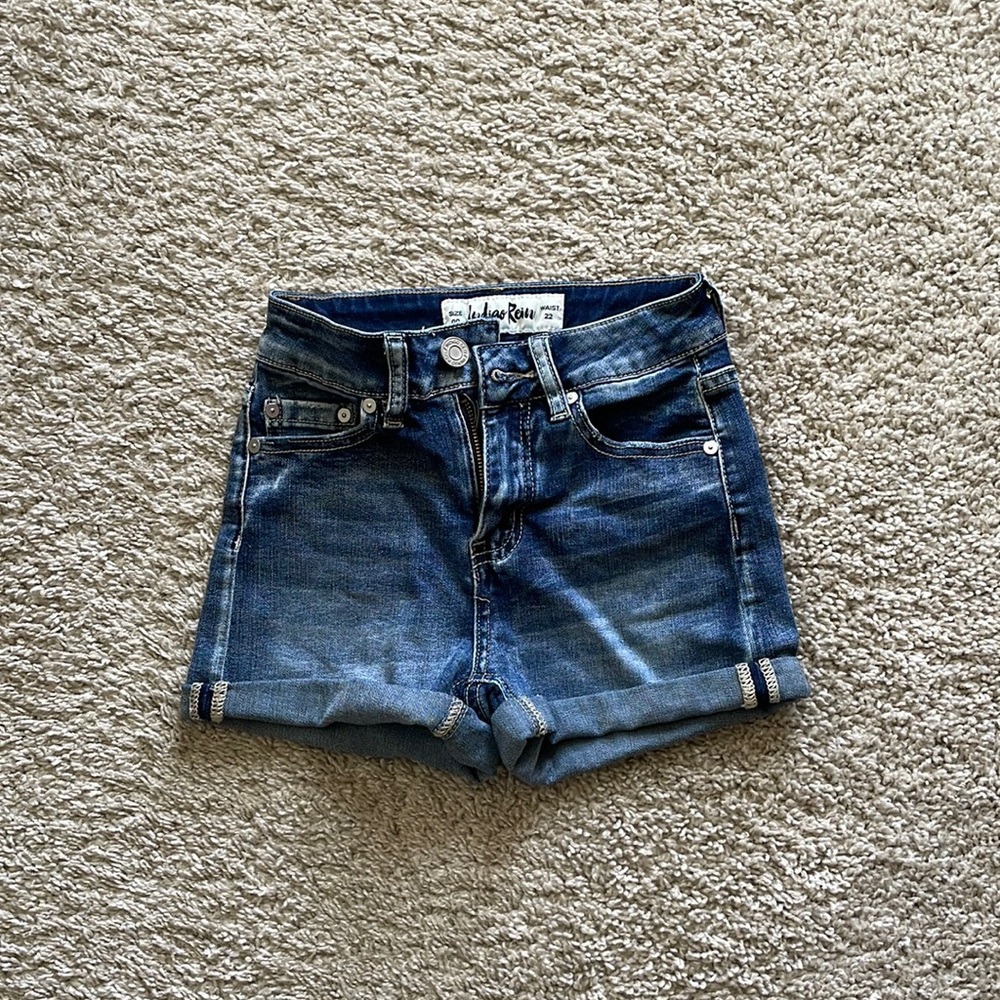 Size 00 waist 22 Indigo Rein jean shorts